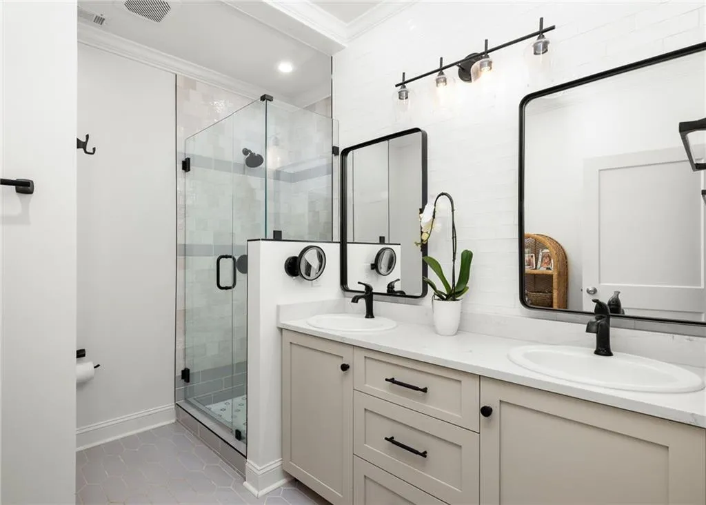 979 Hall Place Nw, Atlanta, Georgia 30318, 3 Bedrooms Bedrooms, ,2 BathroomsBathrooms,Residential,For Sale,979 Hall Place Nw,7670388