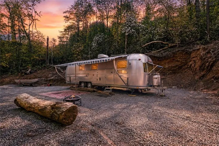 1472 Nugget Lane, Ellijay, Georgia 30540