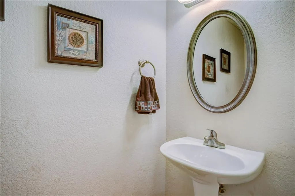 225 Winding River Drive Unit G, Sandy Springs, Georgia 30350, 2 Bedrooms Bedrooms, ,2 BathroomsBathrooms,Residential,Sold,225 Winding River Drive Unit G,5679149