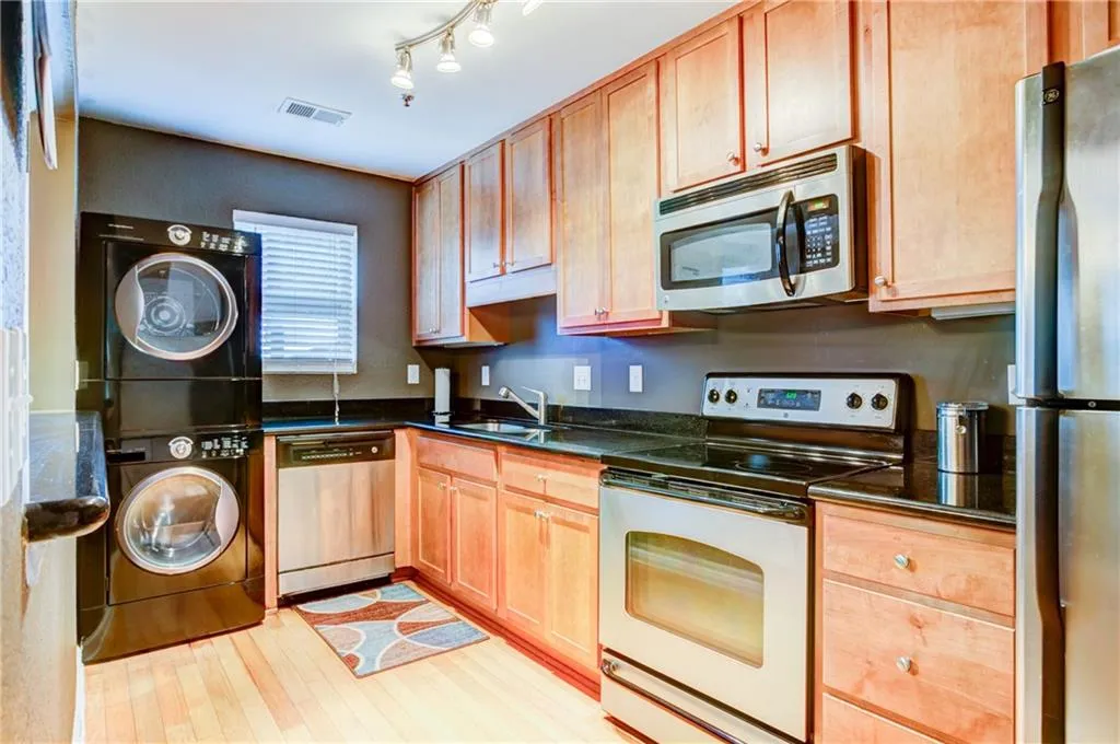 225 Winding River Drive Unit G, Sandy Springs, Georgia 30350, 2 Bedrooms Bedrooms, ,2 BathroomsBathrooms,Residential,Sold,225 Winding River Drive Unit G,5679149