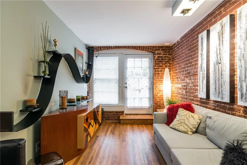 61 16th Street Ne Unit 18, Atlanta, Georgia 30309, 1 Bedroom Bedrooms, ,1 BathroomBathrooms,Residential,Sold,61 16th Street Ne Unit 18,5851850