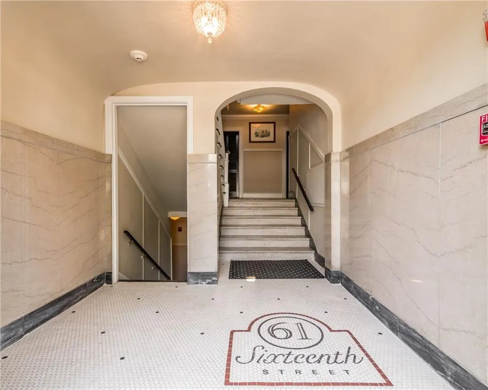 61 16th Street Ne Unit 18, Atlanta, Georgia 30309, 1 Bedroom Bedrooms, ,1 BathroomBathrooms,Residential,Sold,61 16th Street Ne Unit 18,5851850