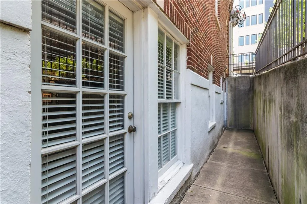 61 16th Street Ne Unit 18, Atlanta, Georgia 30309, 1 Bedroom Bedrooms, ,1 BathroomBathrooms,Residential,Sold,61 16th Street Ne Unit 18,5851850