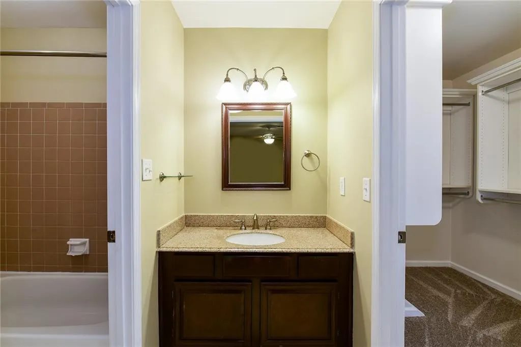 20 Huntington Place Drive Unit 20, Sandy Springs, Georgia 30350, 2 Bedrooms Bedrooms, ,2 BathroomsBathrooms,Residential,Sold,20 Huntington Place Drive Unit 20,5789915