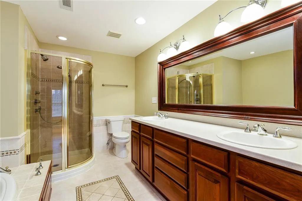20 Huntington Place Drive Unit 20, Sandy Springs, Georgia 30350, 2 Bedrooms Bedrooms, ,2 BathroomsBathrooms,Residential,Sold,20 Huntington Place Drive Unit 20,5789915