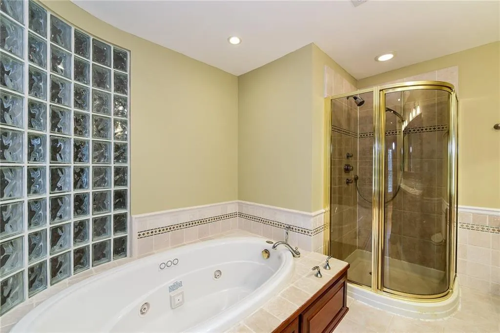 20 Huntington Place Drive Unit 20, Sandy Springs, Georgia 30350, 2 Bedrooms Bedrooms, ,2 BathroomsBathrooms,Residential,Sold,20 Huntington Place Drive Unit 20,5789915