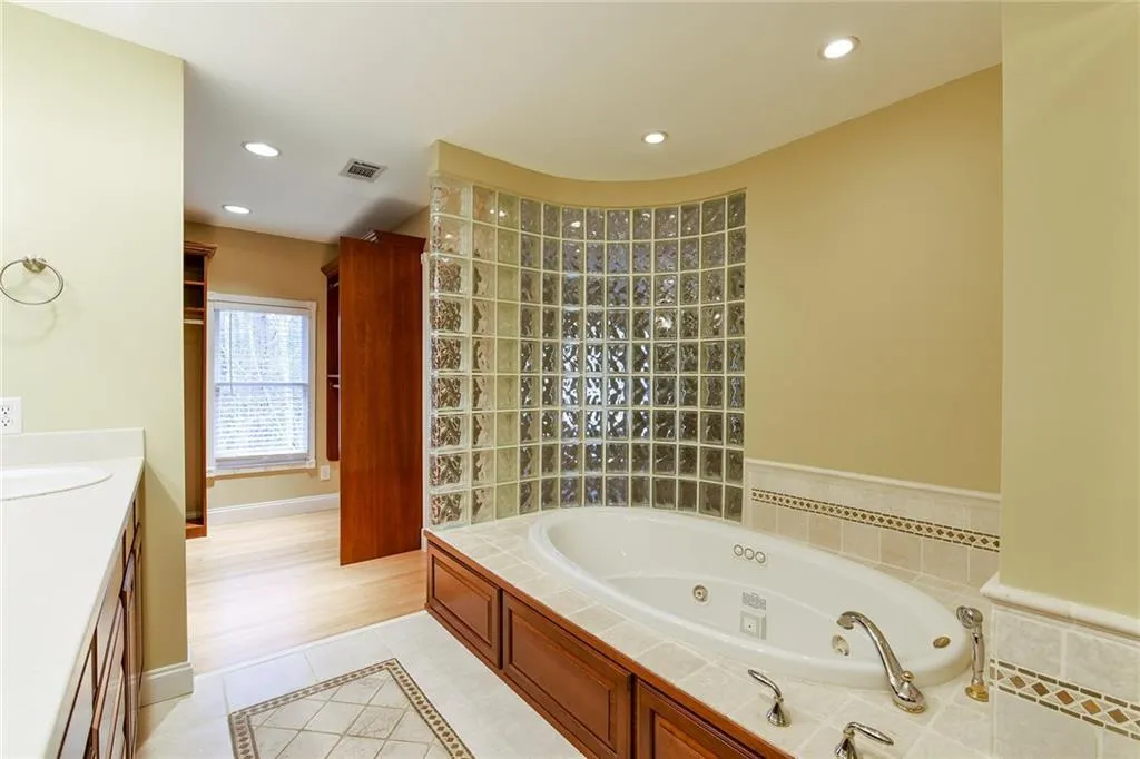 20 Huntington Place Drive Unit 20, Sandy Springs, Georgia 30350, 2 Bedrooms Bedrooms, ,2 BathroomsBathrooms,Residential,Sold,20 Huntington Place Drive Unit 20,5789915