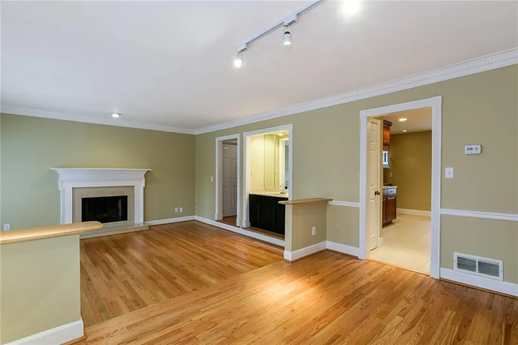 20 Huntington Place Drive Unit 20, Sandy Springs, Georgia 30350, 2 Bedrooms Bedrooms, ,2 BathroomsBathrooms,Residential,Sold,20 Huntington Place Drive Unit 20,5789915