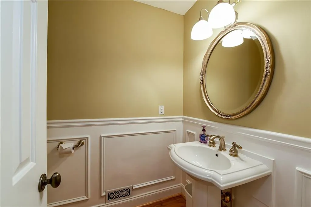 20 Huntington Place Drive Unit 20, Sandy Springs, Georgia 30350, 2 Bedrooms Bedrooms, ,2 BathroomsBathrooms,Residential,Sold,20 Huntington Place Drive Unit 20,5789915