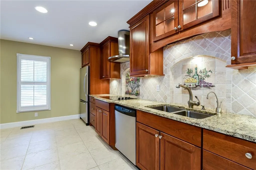 20 Huntington Place Drive Unit 20, Sandy Springs, Georgia 30350, 2 Bedrooms Bedrooms, ,2 BathroomsBathrooms,Residential,Sold,20 Huntington Place Drive Unit 20,5789915