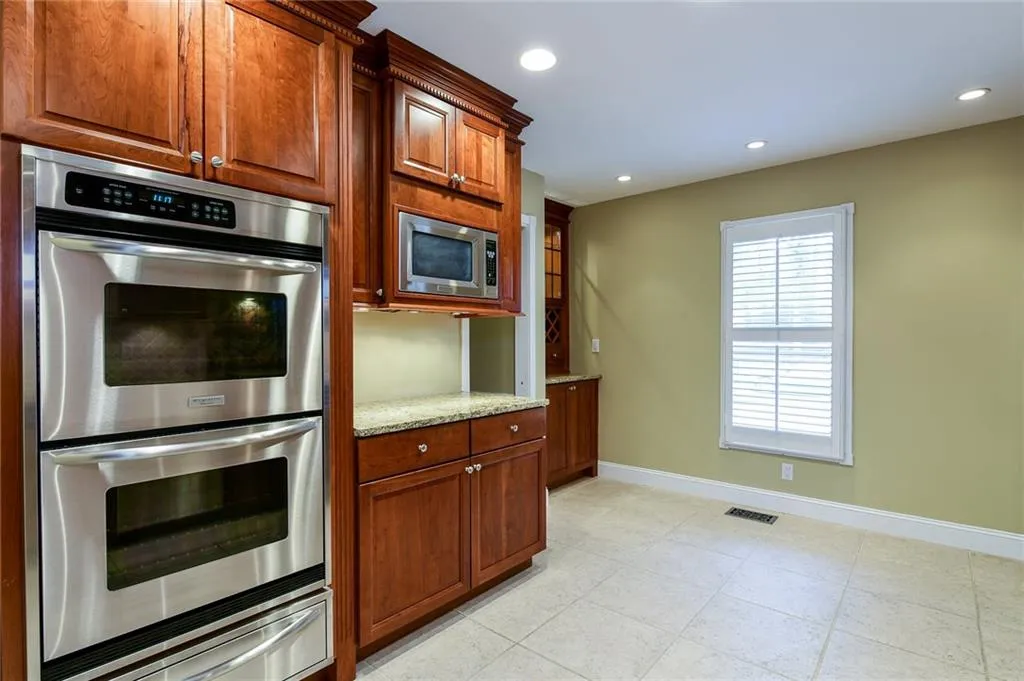 20 Huntington Place Drive Unit 20, Sandy Springs, Georgia 30350, 2 Bedrooms Bedrooms, ,2 BathroomsBathrooms,Residential,Sold,20 Huntington Place Drive Unit 20,5789915