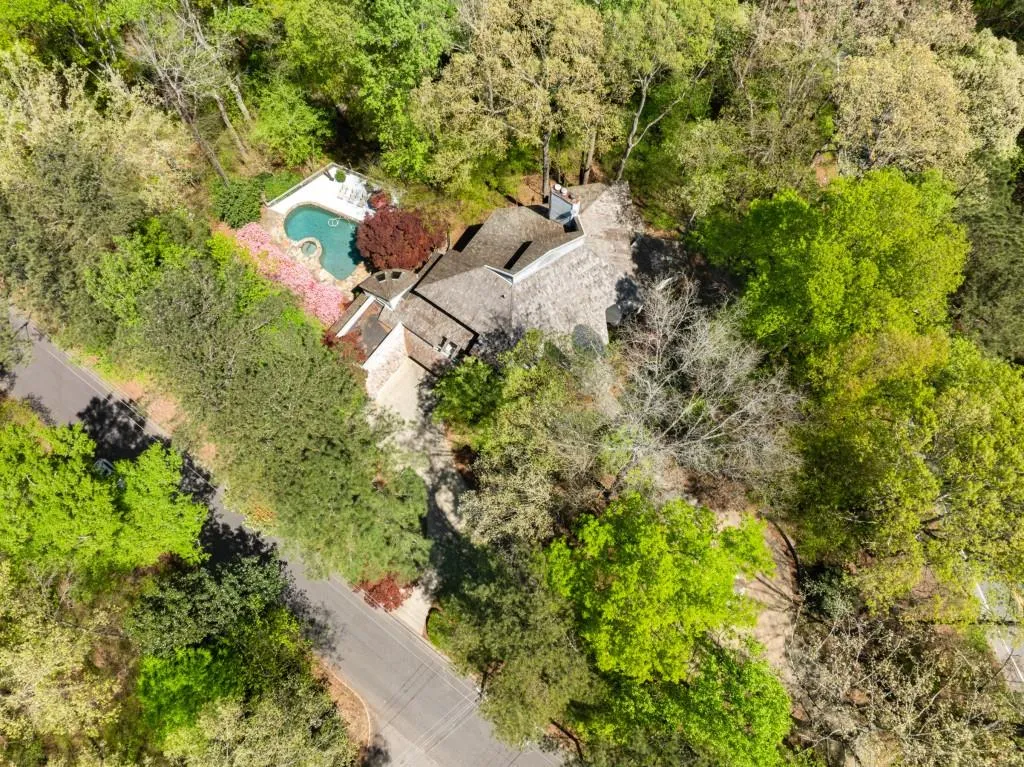 6526 Old Riverside Drive Nw, Sandy Springs, Georgia 30328, 6 Bedrooms Bedrooms, ,4 BathroomsBathrooms,Residential,Sold,6526 Old Riverside Drive Nw,7567877