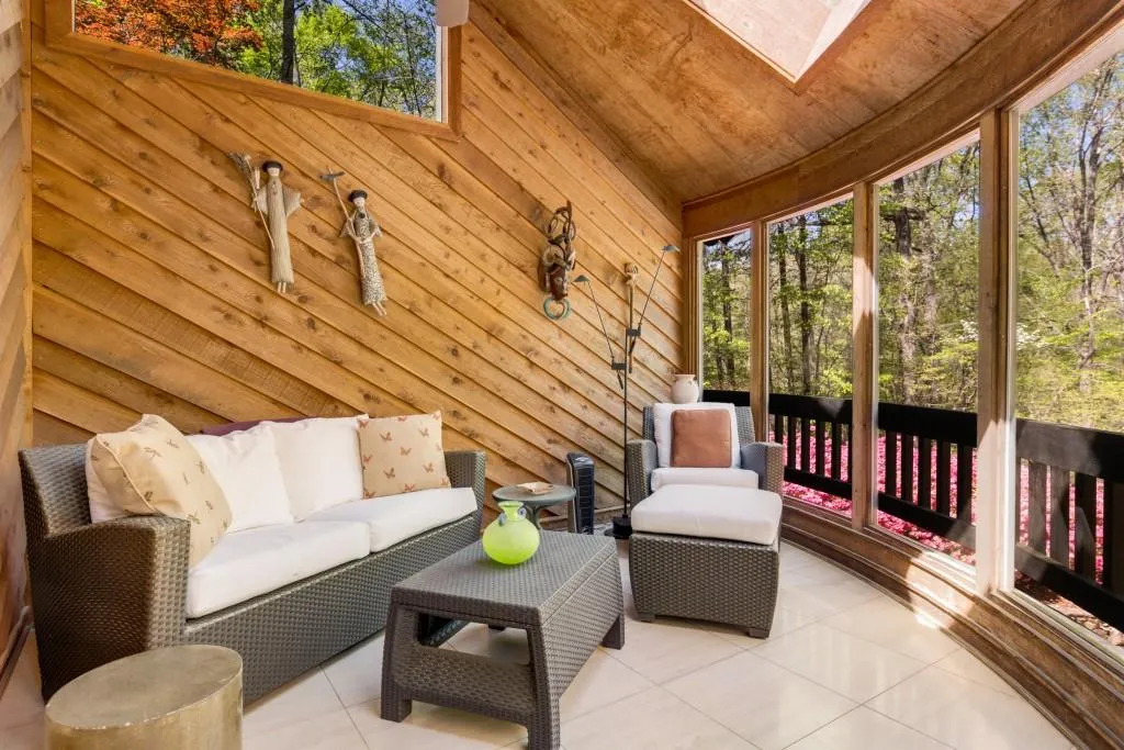 6526 Old Riverside Drive Nw, Sandy Springs, Georgia 30328, 6 Bedrooms Bedrooms, ,4 BathroomsBathrooms,Residential,Sold,6526 Old Riverside Drive Nw,7567877