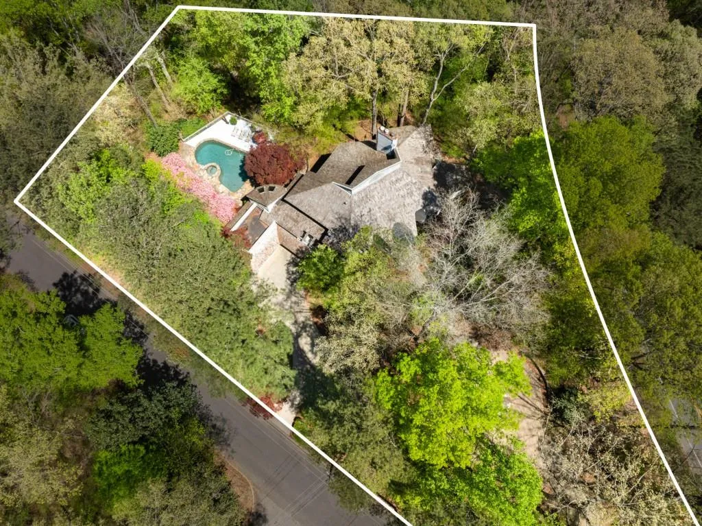 6526 Old Riverside Drive Nw, Sandy Springs, Georgia 30328, 6 Bedrooms Bedrooms, ,4 BathroomsBathrooms,Residential,Sold,6526 Old Riverside Drive Nw,7567877