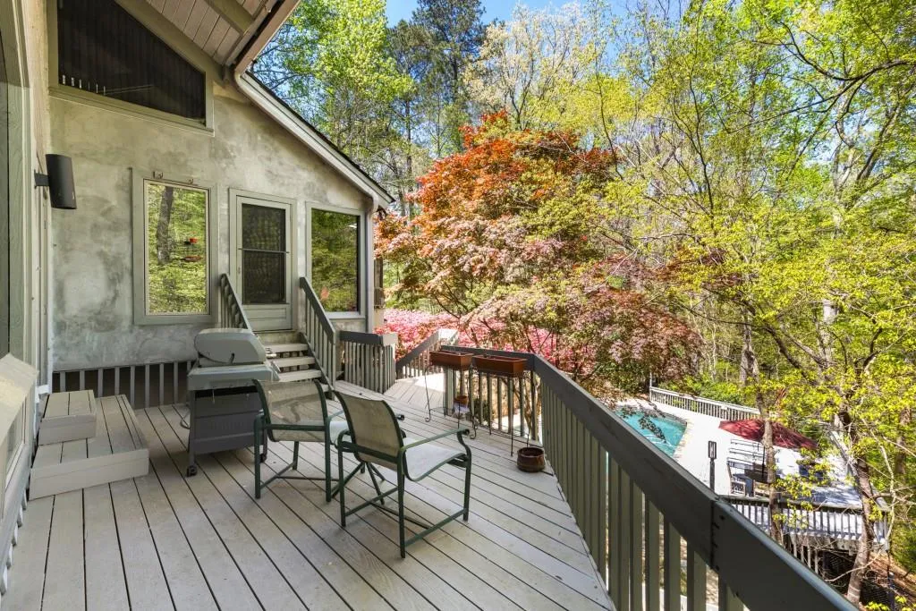 6526 Old Riverside Drive Nw, Sandy Springs, Georgia 30328, 6 Bedrooms Bedrooms, ,4 BathroomsBathrooms,Residential,Sold,6526 Old Riverside Drive Nw,7567877