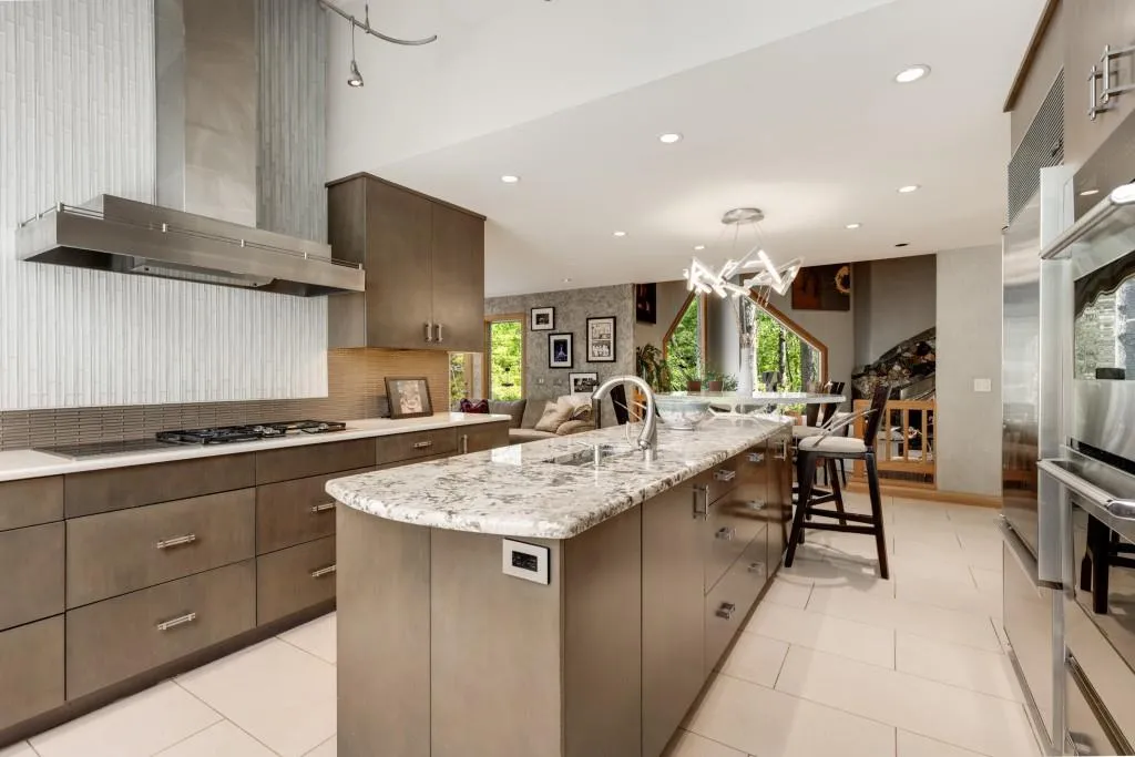 6526 Old Riverside Drive Nw, Sandy Springs, Georgia 30328, 6 Bedrooms Bedrooms, ,4 BathroomsBathrooms,Residential,Sold,6526 Old Riverside Drive Nw,7567877
