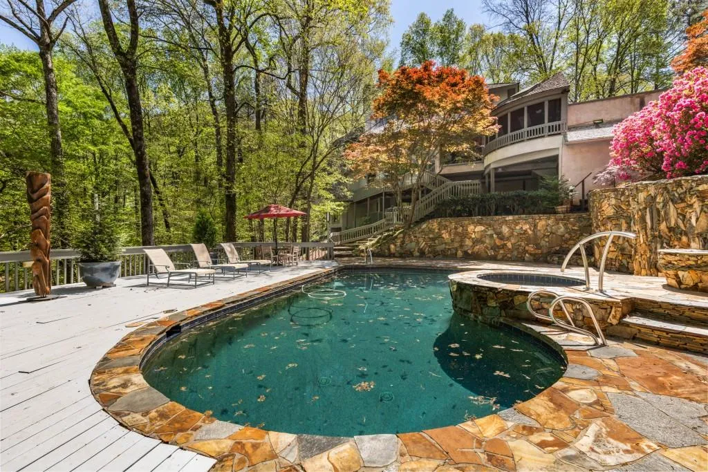 6526 Old Riverside Drive Nw, Sandy Springs, Georgia 30328, 6 Bedrooms Bedrooms, ,4 BathroomsBathrooms,Residential,Sold,6526 Old Riverside Drive Nw,7567877