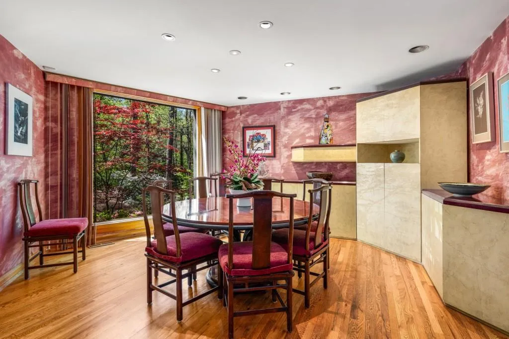 6526 Old Riverside Drive Nw, Sandy Springs, Georgia 30328, 6 Bedrooms Bedrooms, ,4 BathroomsBathrooms,Residential,Sold,6526 Old Riverside Drive Nw,7567877