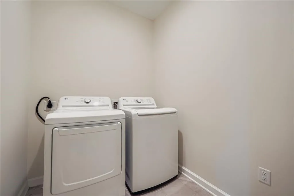 229 Peachtree Hills Avenue Ne Unit 5308, Atlanta, Georgia 30305, 2 Bedrooms Bedrooms, ,2 BathroomsBathrooms,Residential,For Sale,229 Peachtree Hills Avenue Ne Unit 5308,7644674