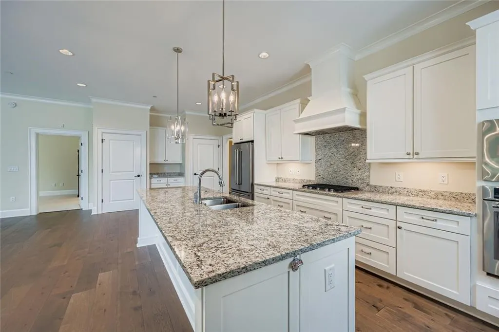 229 Peachtree Hills Avenue Ne Unit 5308, Atlanta, Georgia 30305, 2 Bedrooms Bedrooms, ,2 BathroomsBathrooms,Residential,For Sale,229 Peachtree Hills Avenue Ne Unit 5308,7644674