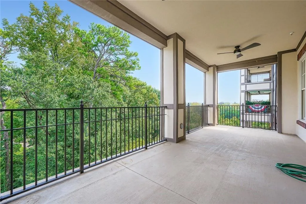229 Peachtree Hills Avenue Ne Unit 5308, Atlanta, Georgia 30305, 2 Bedrooms Bedrooms, ,2 BathroomsBathrooms,Residential,For Sale,229 Peachtree Hills Avenue Ne Unit 5308,7644674
