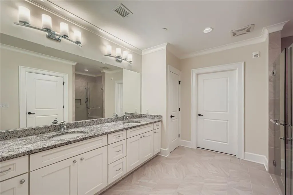 229 Peachtree Hills Avenue Ne Unit 5308, Atlanta, Georgia 30305, 2 Bedrooms Bedrooms, ,2 BathroomsBathrooms,Residential,For Sale,229 Peachtree Hills Avenue Ne Unit 5308,7644674