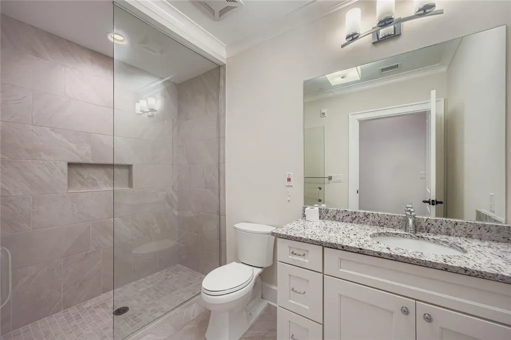 229 Peachtree Hills Avenue Ne Unit 5308, Atlanta, Georgia 30305, 2 Bedrooms Bedrooms, ,2 BathroomsBathrooms,Residential,For Sale,229 Peachtree Hills Avenue Ne Unit 5308,7644674