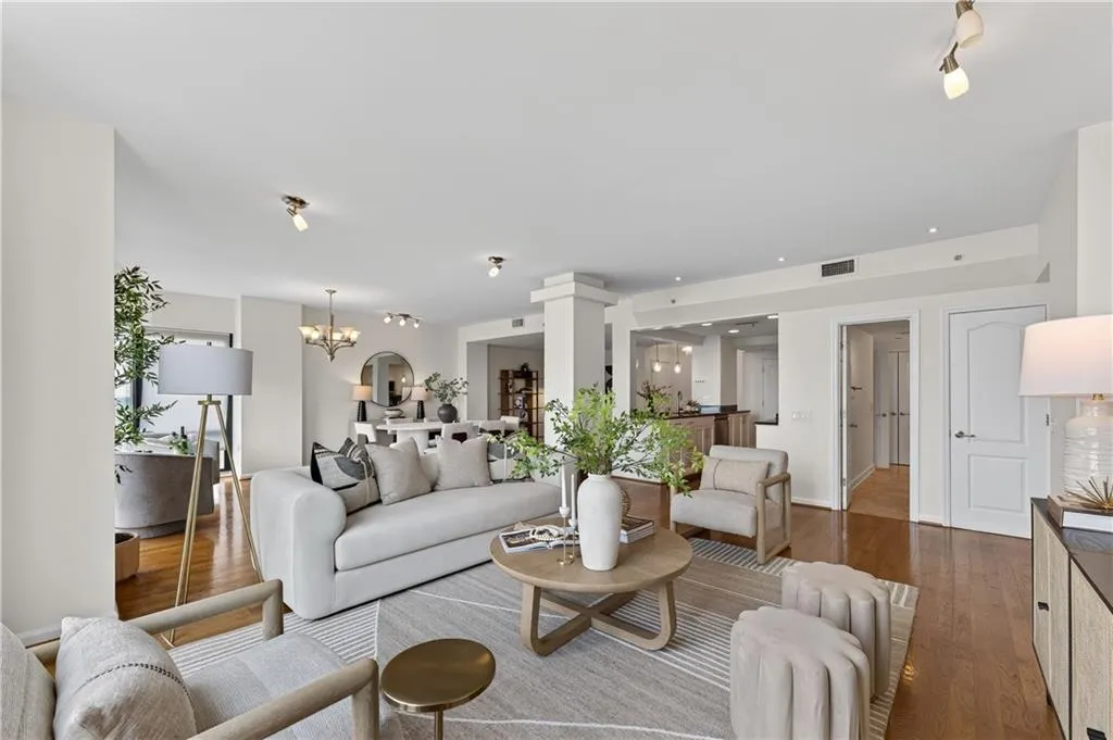 3475 Oak Valley Road Ne Unit 2150, Atlanta, Georgia 30326, 2 Bedrooms Bedrooms, 0 ,2 BathroomsBathrooms,Residential,For Sale,3475 Oak Valley Road Ne Unit 2150,7793393