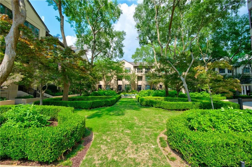 3475 Oak Valley Road Ne Unit 2150, Atlanta, Georgia 30326, 2 Bedrooms Bedrooms, 0 ,2 BathroomsBathrooms,Residential,For Sale,3475 Oak Valley Road Ne Unit 2150,7793393