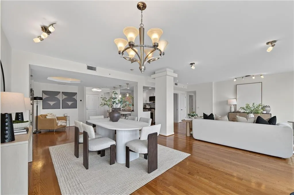 3475 Oak Valley Road Ne Unit 2150, Atlanta, Georgia 30326, 2 Bedrooms Bedrooms, 0 ,2 BathroomsBathrooms,Residential,For Sale,3475 Oak Valley Road Ne Unit 2150,7793393