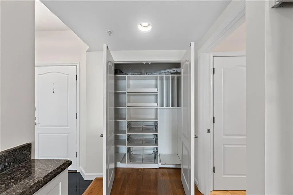 3475 Oak Valley Road Ne Unit 2150, Atlanta, Georgia 30326, 2 Bedrooms Bedrooms, 0 ,2 BathroomsBathrooms,Residential,For Sale,3475 Oak Valley Road Ne Unit 2150,7793393