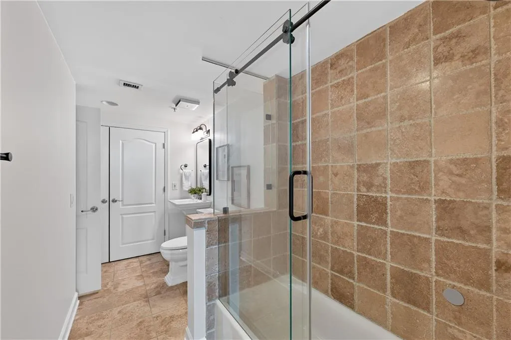 3475 Oak Valley Road Ne Unit 2150, Atlanta, Georgia 30326, 2 Bedrooms Bedrooms, 0 ,2 BathroomsBathrooms,Residential,For Sale,3475 Oak Valley Road Ne Unit 2150,7793393