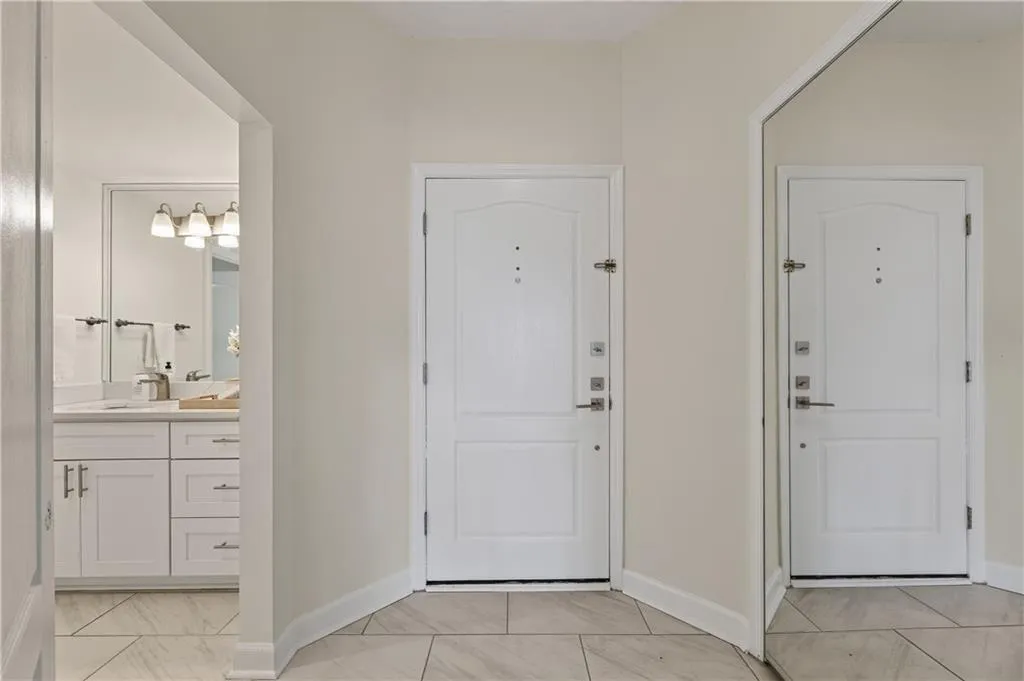 3475 Oak Valley Road Ne Unit 2150, Atlanta, Georgia 30326, 2 Bedrooms Bedrooms, 0 ,2 BathroomsBathrooms,Residential,For Sale,3475 Oak Valley Road Ne Unit 2150,7793393