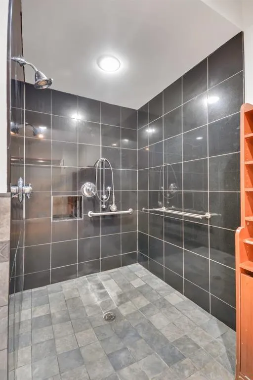 715 Windsor Parkway N, Sandy Springs, Georgia 30342, 5 Bedrooms Bedrooms, ,6 BathroomsBathrooms,Residential,Sold,715 Windsor Parkway N,6579331