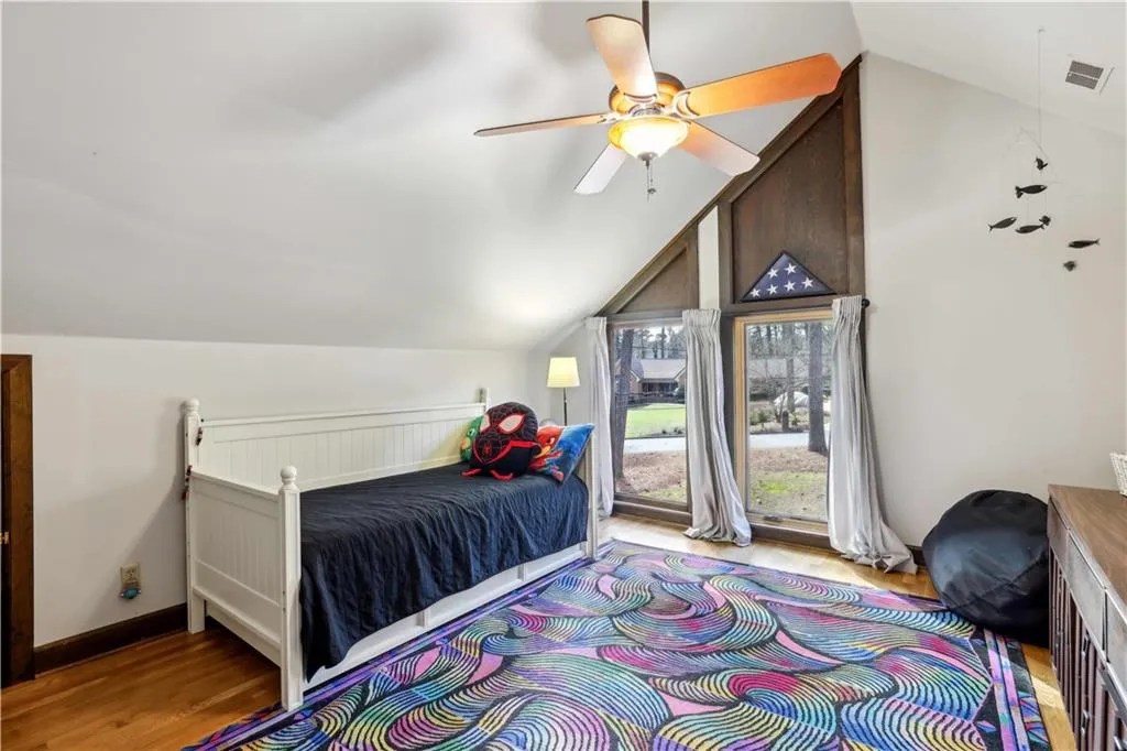 w/ vaulted ceilings to the front of home