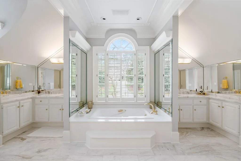 4969 Long Island Drive Nw, Sandy Springs, Georgia 30327, 4 Bedrooms Bedrooms, ,5 BathroomsBathrooms,Residential,Sold,4969 Long Island Drive Nw,6836567