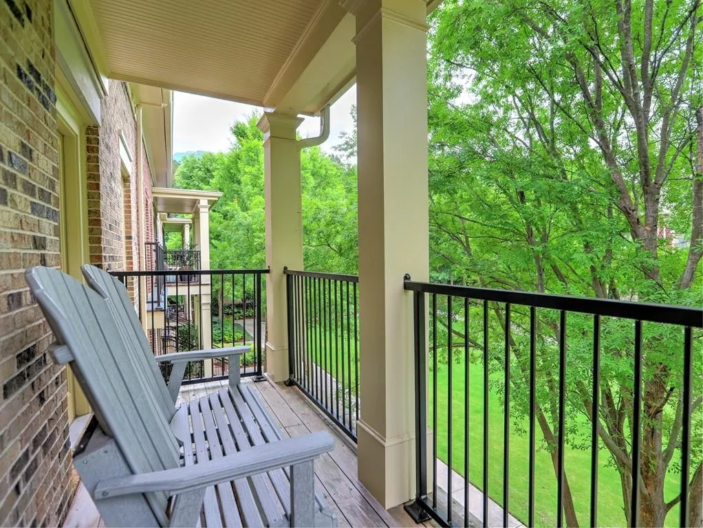 710 Creekgarden Court Unit 15, Atlanta, Georgia 30339, 3 Bedrooms Bedrooms, ,3 BathroomsBathrooms,Residential,Sold,710 Creekgarden Court Unit 15,7061674