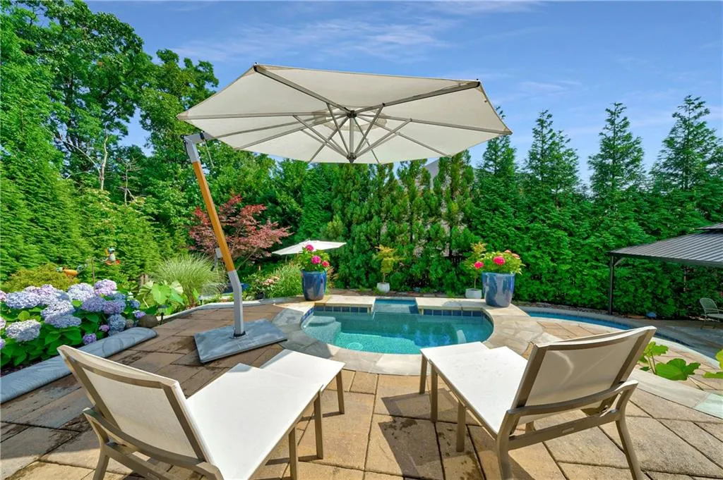 5380 High Point Manor, Sandy Springs, Georgia 30342, 6 Bedrooms Bedrooms, ,6 BathroomsBathrooms,Residential,Sold,5380 High Point Manor,6896797