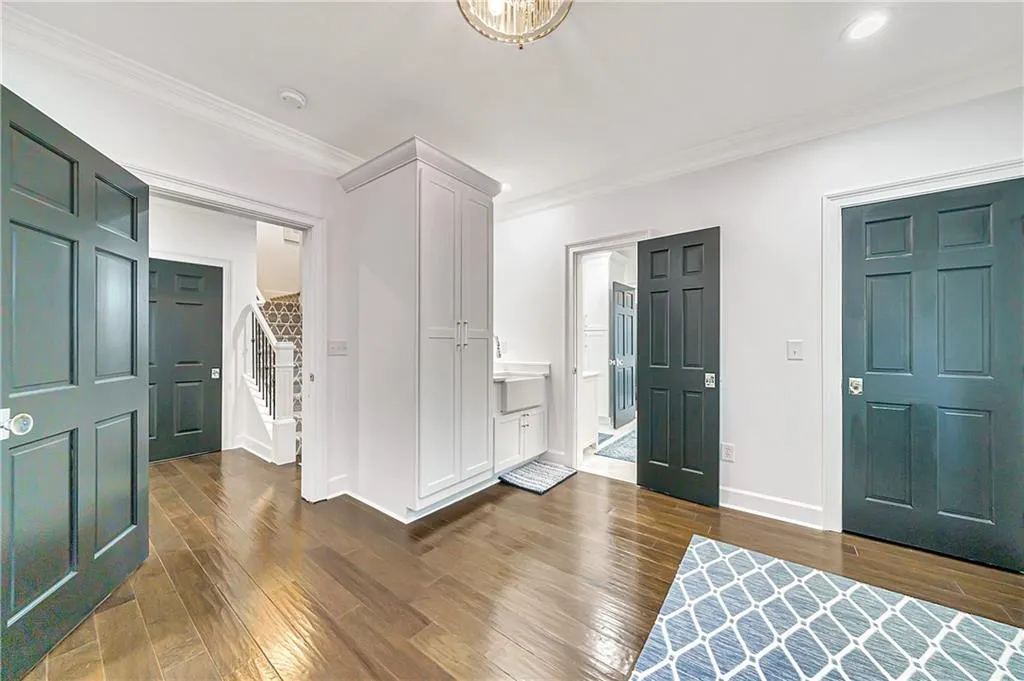 5380 High Point Manor, Sandy Springs, Georgia 30342, 6 Bedrooms Bedrooms, ,6 BathroomsBathrooms,Residential,Sold,5380 High Point Manor,6896797