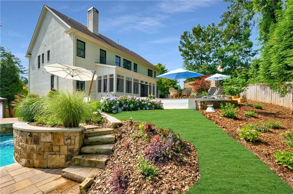 5380 High Point Manor, Sandy Springs, Georgia 30342, 6 Bedrooms Bedrooms, ,6 BathroomsBathrooms,Residential,Sold,5380 High Point Manor,6896797