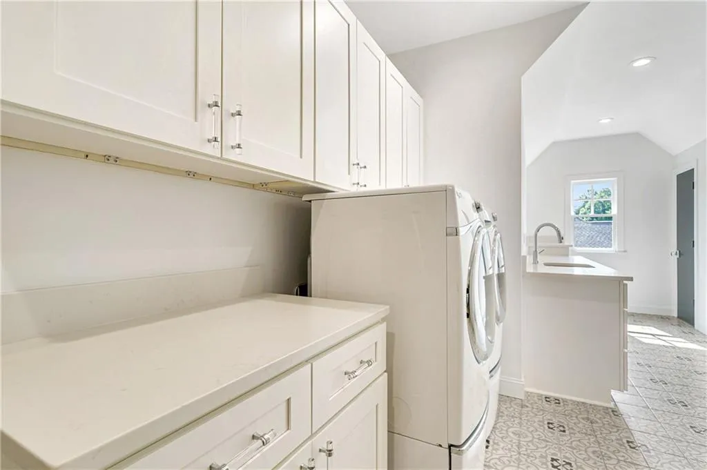 5380 High Point Manor, Sandy Springs, Georgia 30342, 6 Bedrooms Bedrooms, ,6 BathroomsBathrooms,Residential,Sold,5380 High Point Manor,6896797