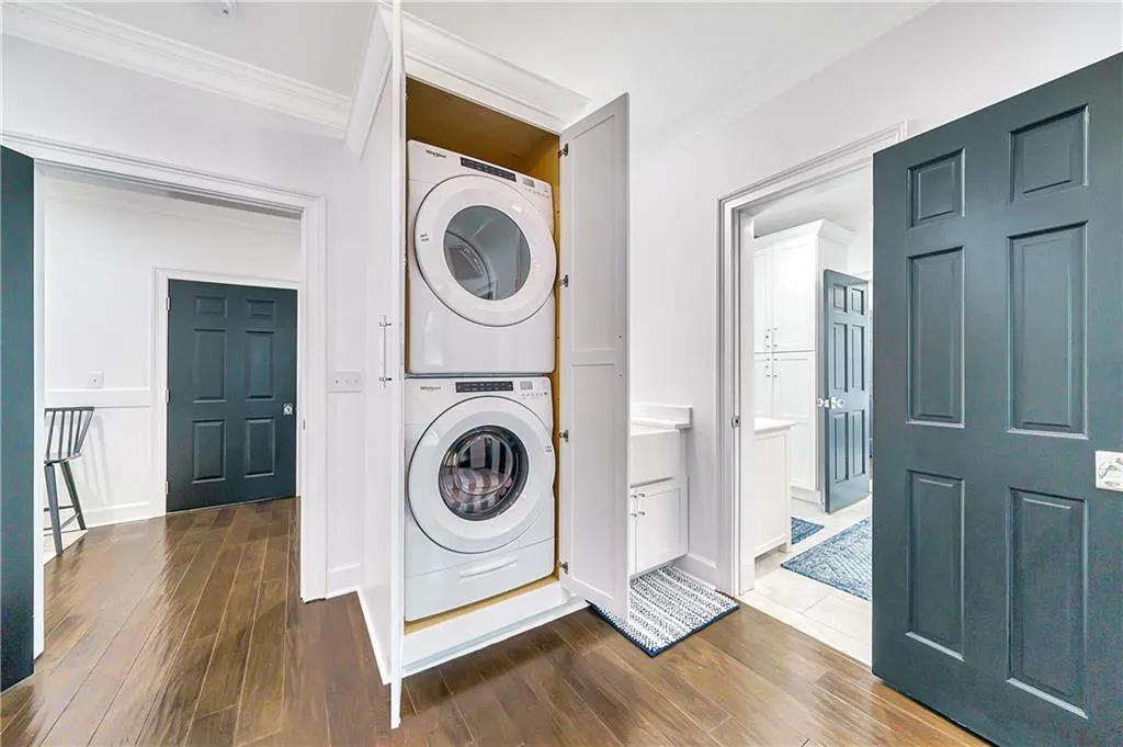 5380 High Point Manor, Sandy Springs, Georgia 30342, 6 Bedrooms Bedrooms, ,6 BathroomsBathrooms,Residential,Sold,5380 High Point Manor,6896797