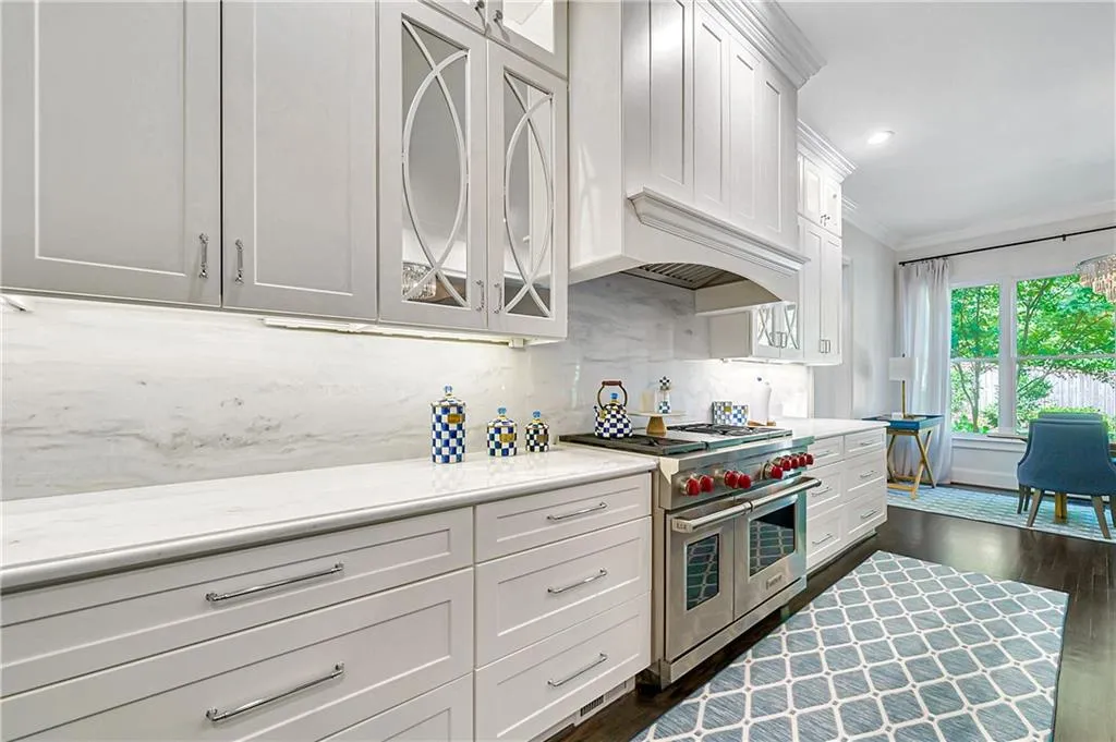 5380 High Point Manor, Sandy Springs, Georgia 30342, 6 Bedrooms Bedrooms, ,6 BathroomsBathrooms,Residential,Sold,5380 High Point Manor,6896797