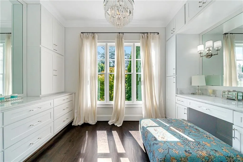 5380 High Point Manor, Sandy Springs, Georgia 30342, 6 Bedrooms Bedrooms, ,6 BathroomsBathrooms,Residential,Sold,5380 High Point Manor,6896797