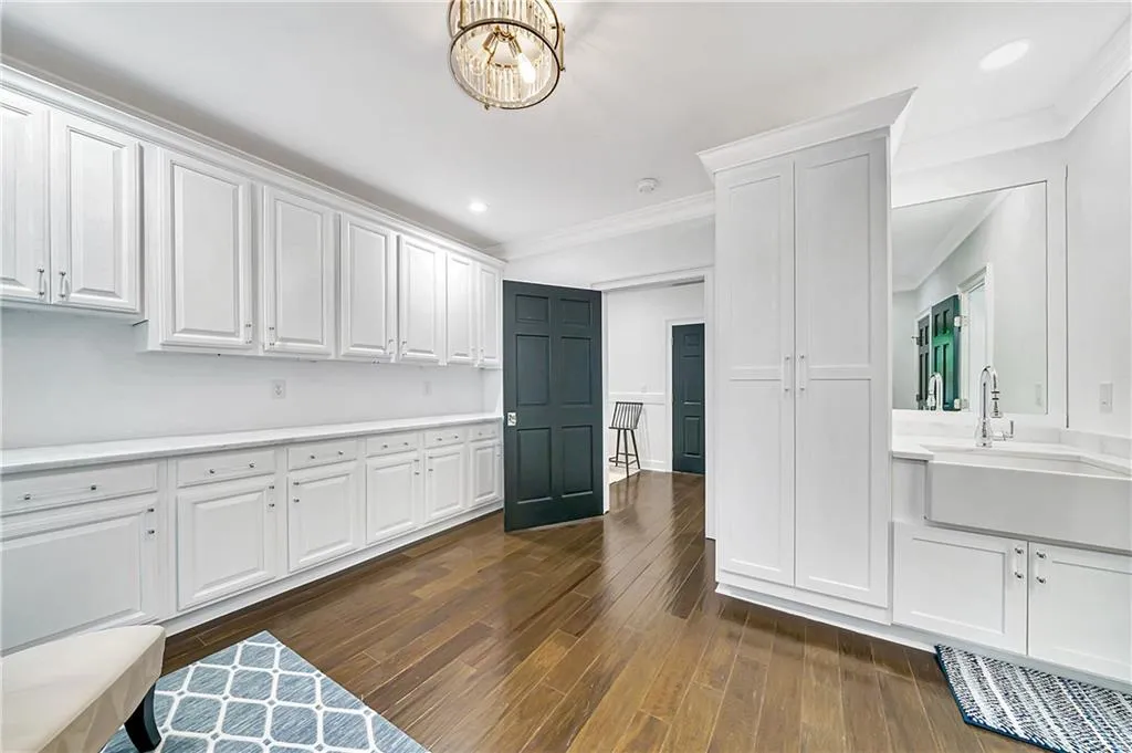 5380 High Point Manor, Sandy Springs, Georgia 30342, 6 Bedrooms Bedrooms, ,6 BathroomsBathrooms,Residential,Sold,5380 High Point Manor,6896797