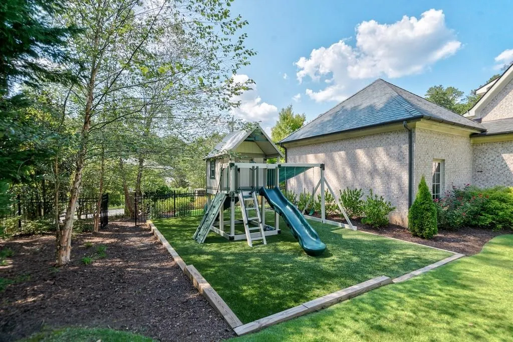 5045 Rebel Trail Road, Sandy Springs, Georgia 30327, 6 Bedrooms Bedrooms, ,6 BathroomsBathrooms,Residential,Sold,5045 Rebel Trail Road,6791483