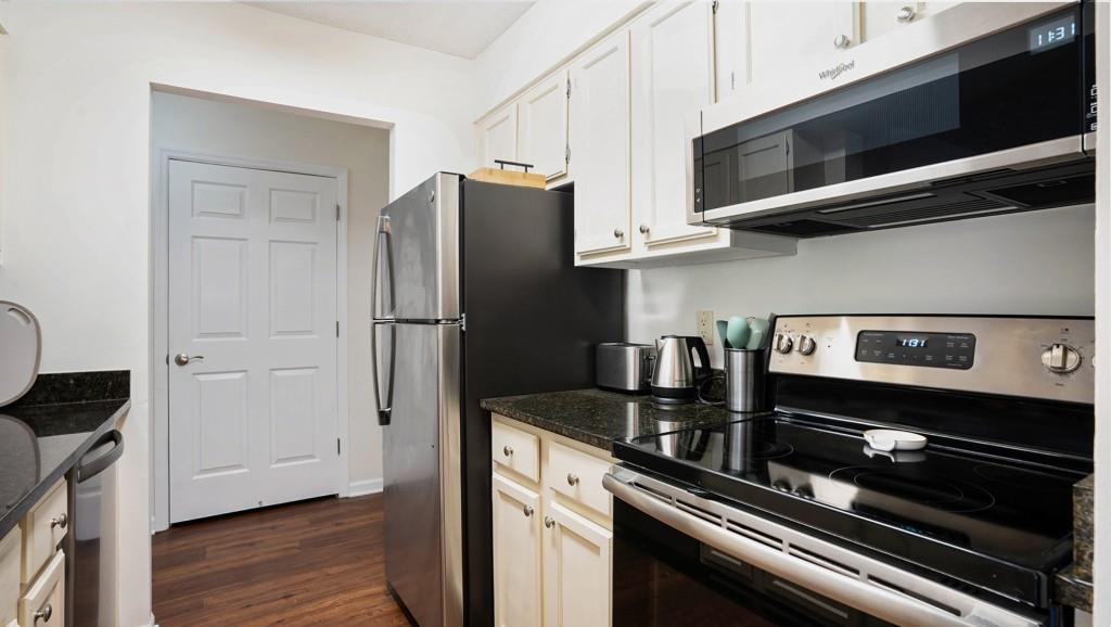 300 Johnson Ferry Road Unit B309, Atlanta, Georgia 30328, 1 Bedroom Bedrooms, ,1 BathroomBathrooms,Residential,Sold,300 Johnson Ferry Road Unit B309,7275361