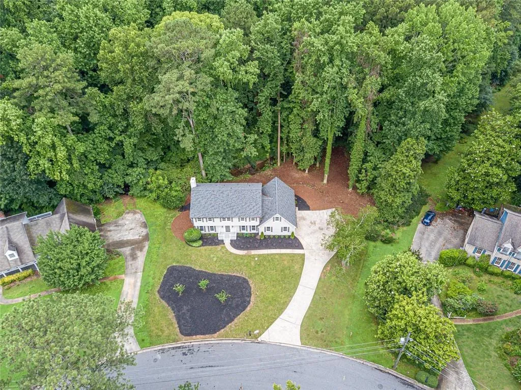 7180 Hunters Branch Drive, Atlanta, Georgia 30328, 4 Bedrooms Bedrooms, ,2 BathroomsBathrooms,Residential,Sold,7180 Hunters Branch Drive,6744253