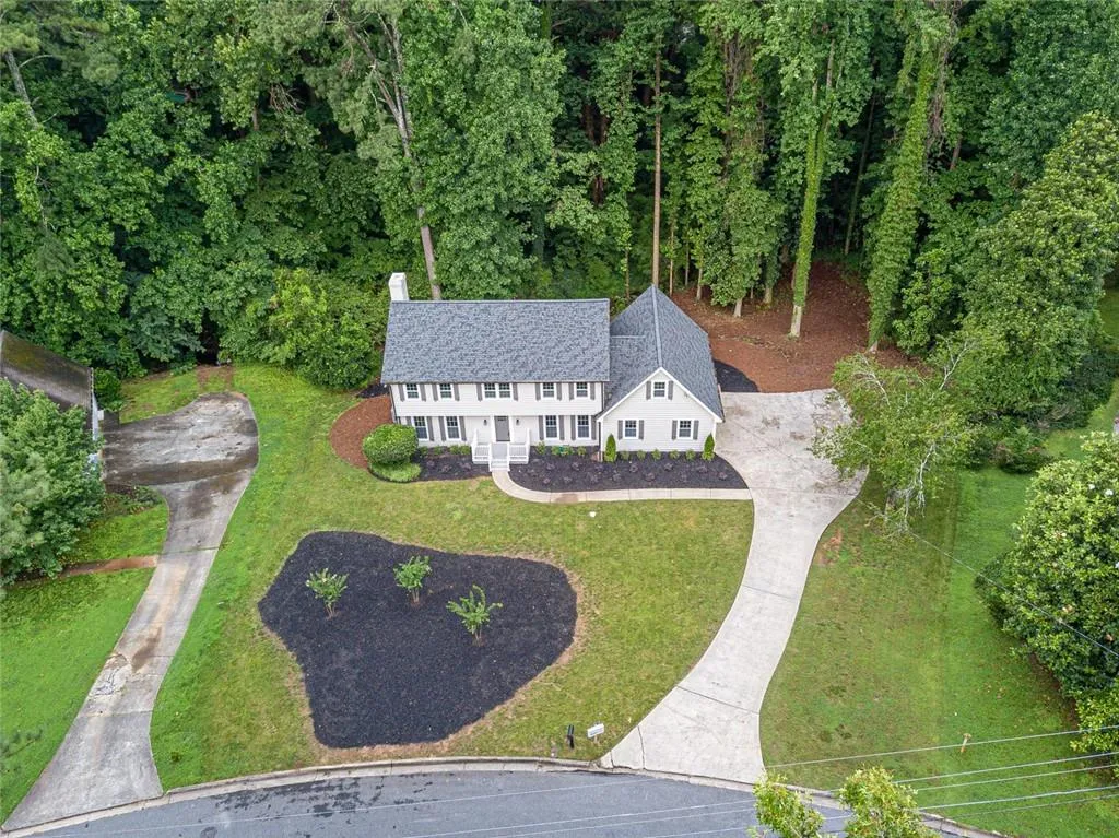 7180 Hunters Branch Drive, Atlanta, Georgia 30328, 4 Bedrooms Bedrooms, ,2 BathroomsBathrooms,Residential,Sold,7180 Hunters Branch Drive,6744253