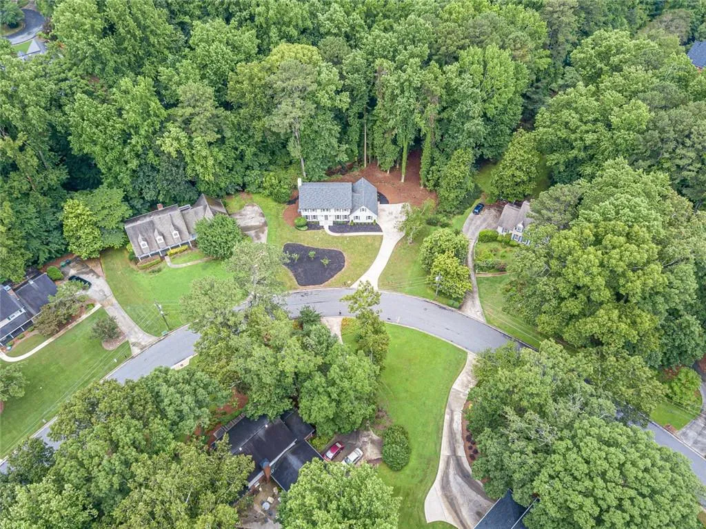 7180 Hunters Branch Drive, Atlanta, Georgia 30328, 4 Bedrooms Bedrooms, ,2 BathroomsBathrooms,Residential,Sold,7180 Hunters Branch Drive,6744253